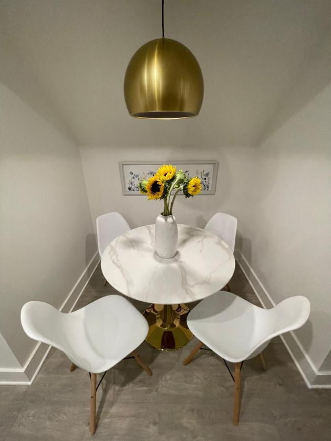 Luxury In Eastover... Close To Everything! Hotel