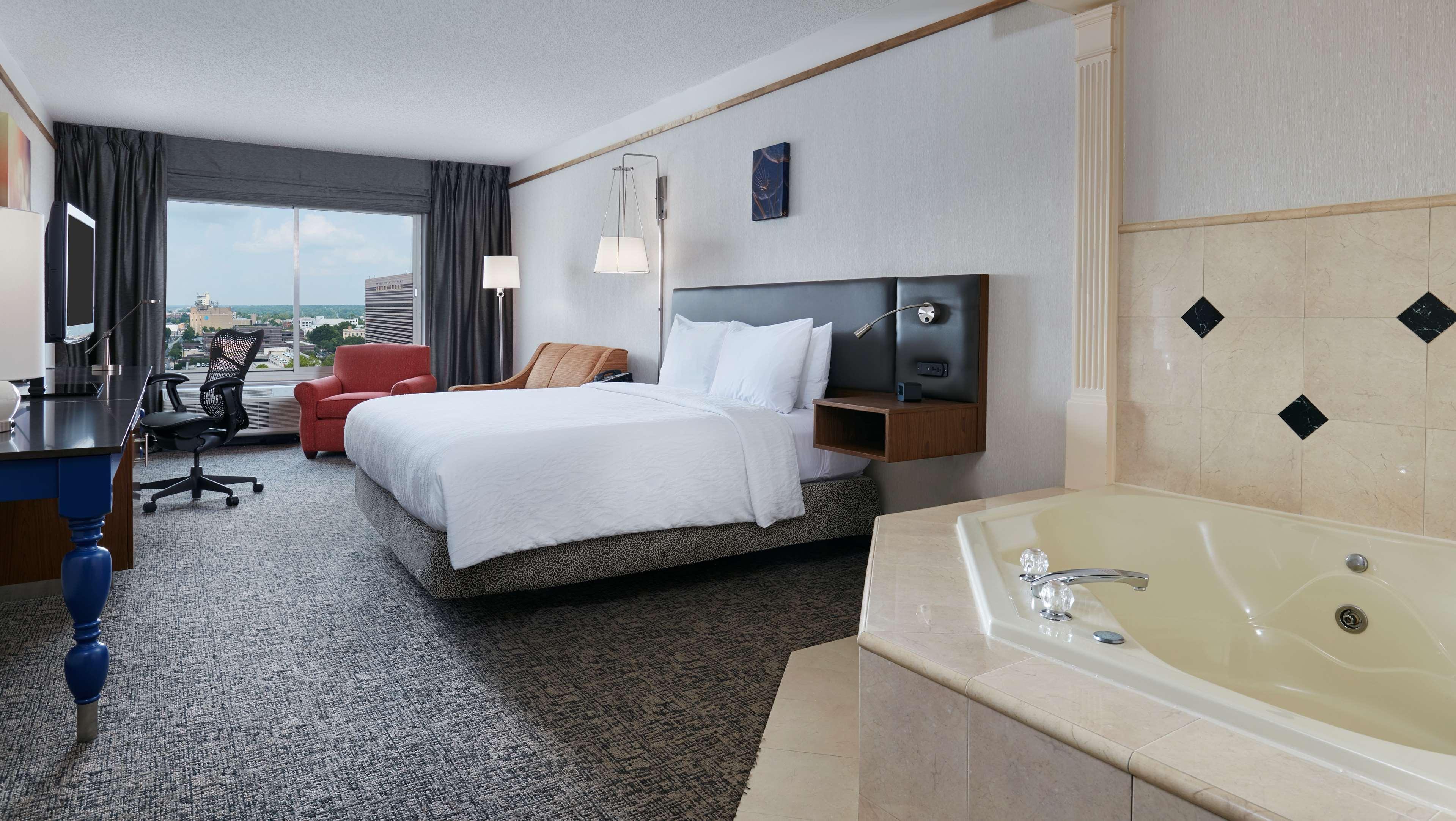 Hilton Garden Uptown 3*