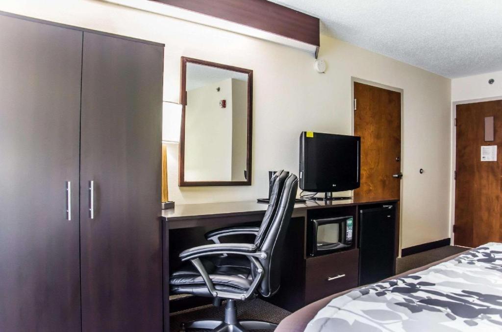 Sleep Airport - Billy Graham Parkway Hotel Charlotte