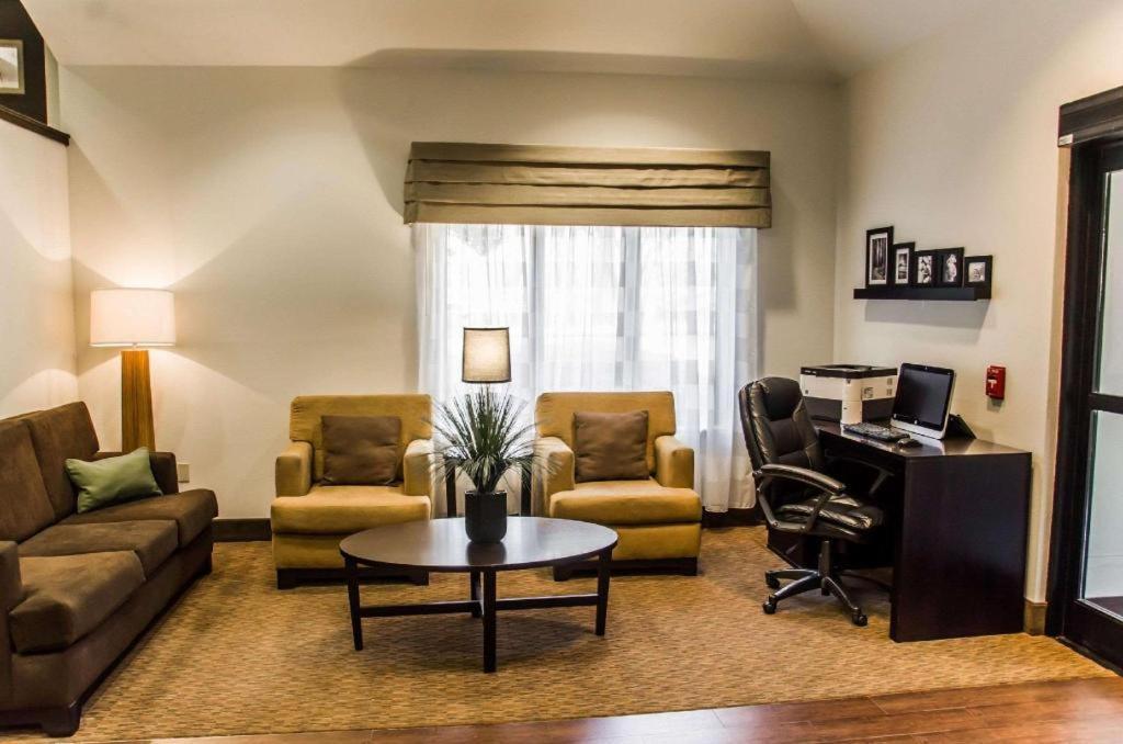 Sleep Airport - Billy Graham Parkway Hotel