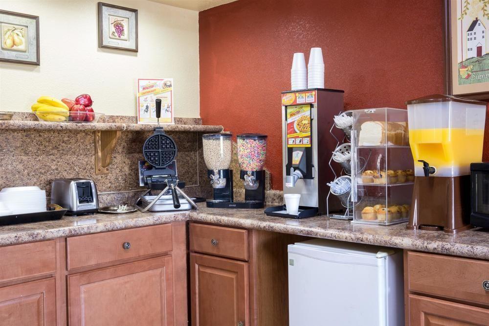 Econo Airport Area * Charlotte