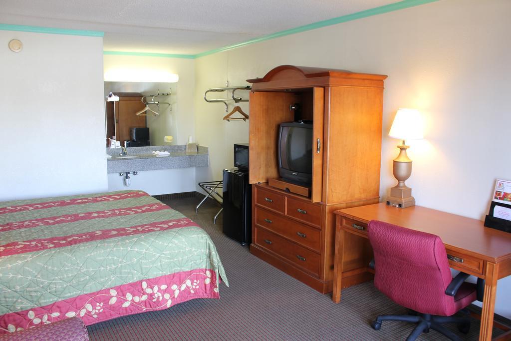 Lodge Econo Airport Area