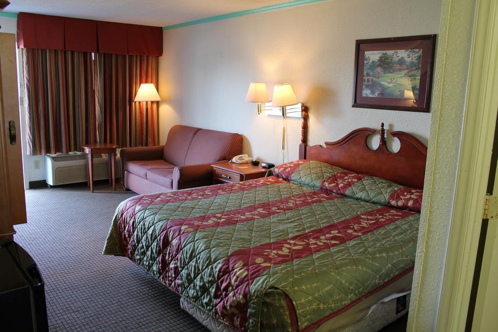 Econo Airport Area * Charlotte