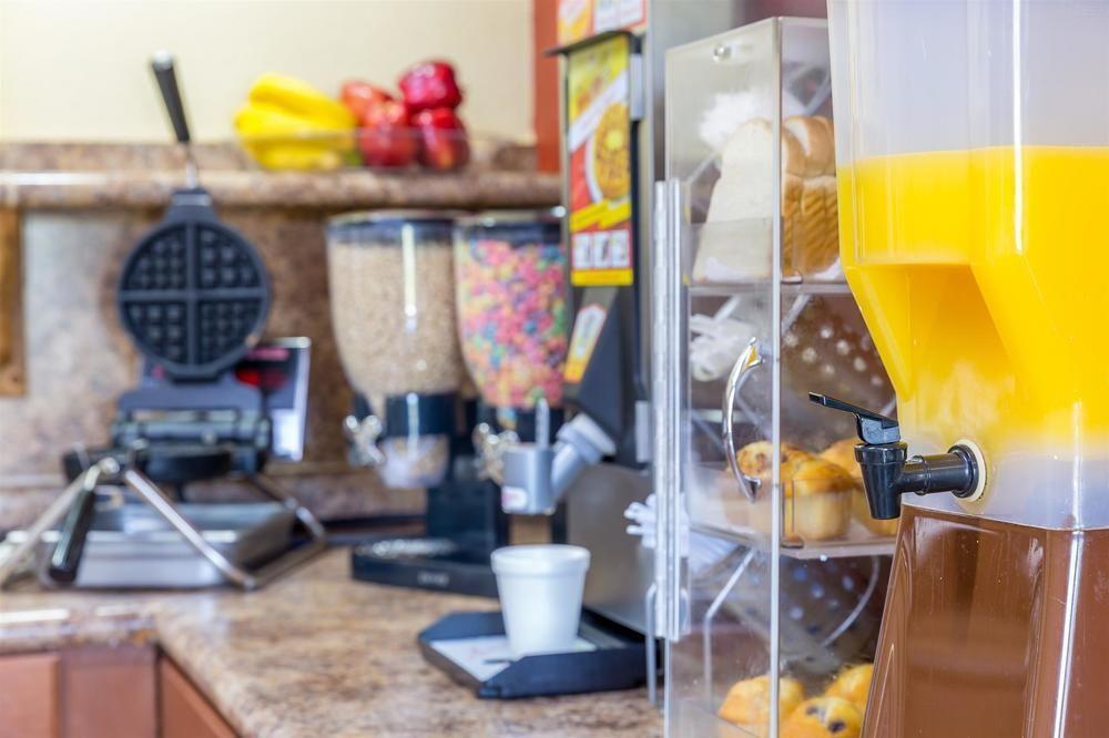 Econo Airport Area Lodge *