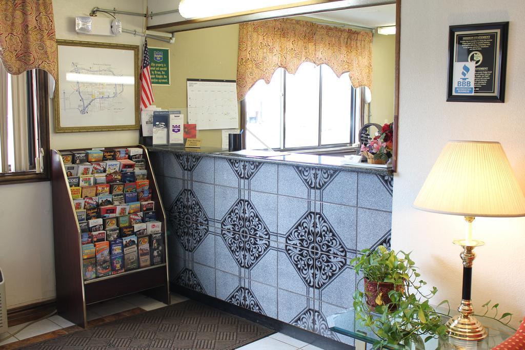 Econo Airport Area *