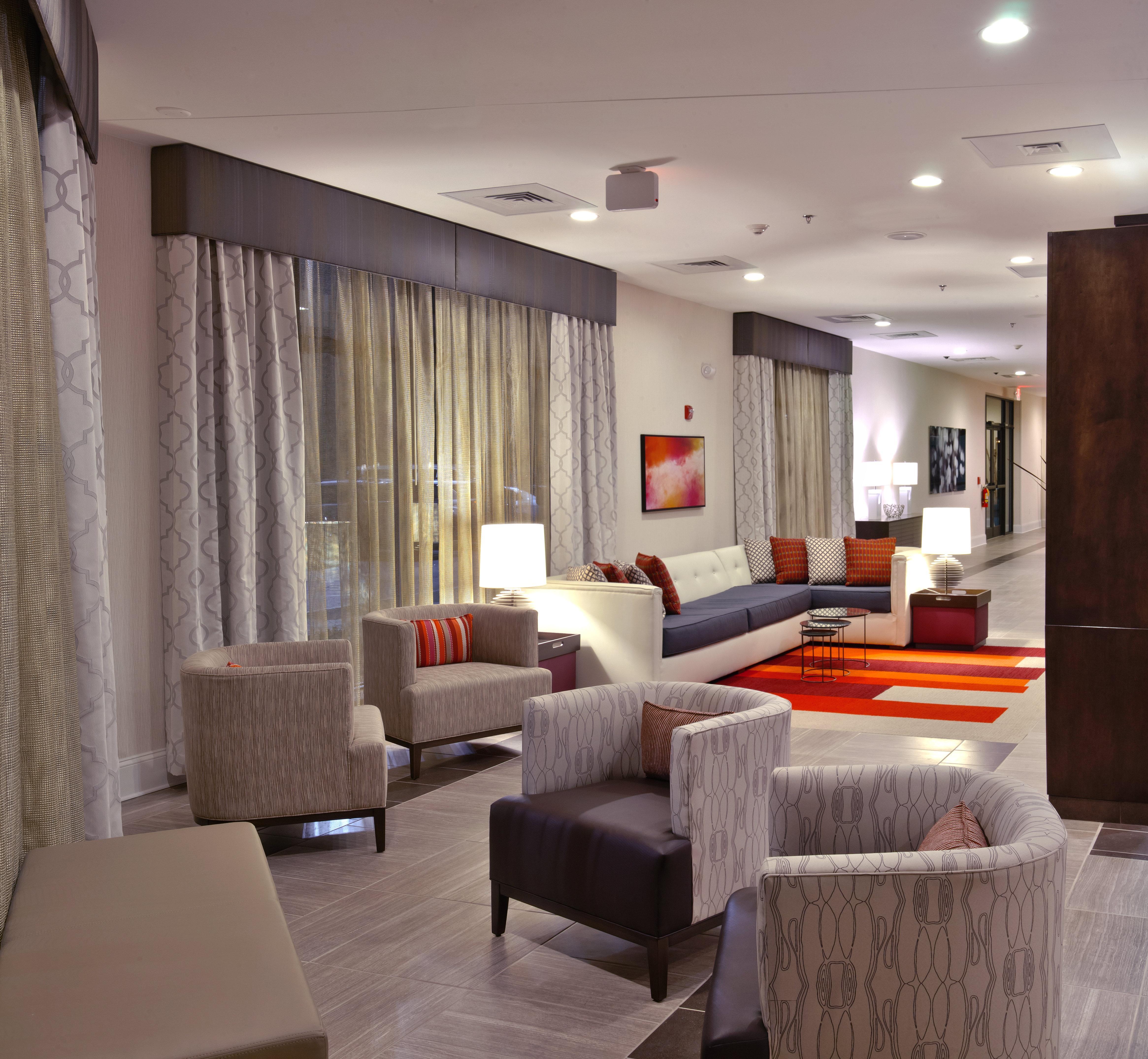 Hotel Doubletree By Hilton Airport
