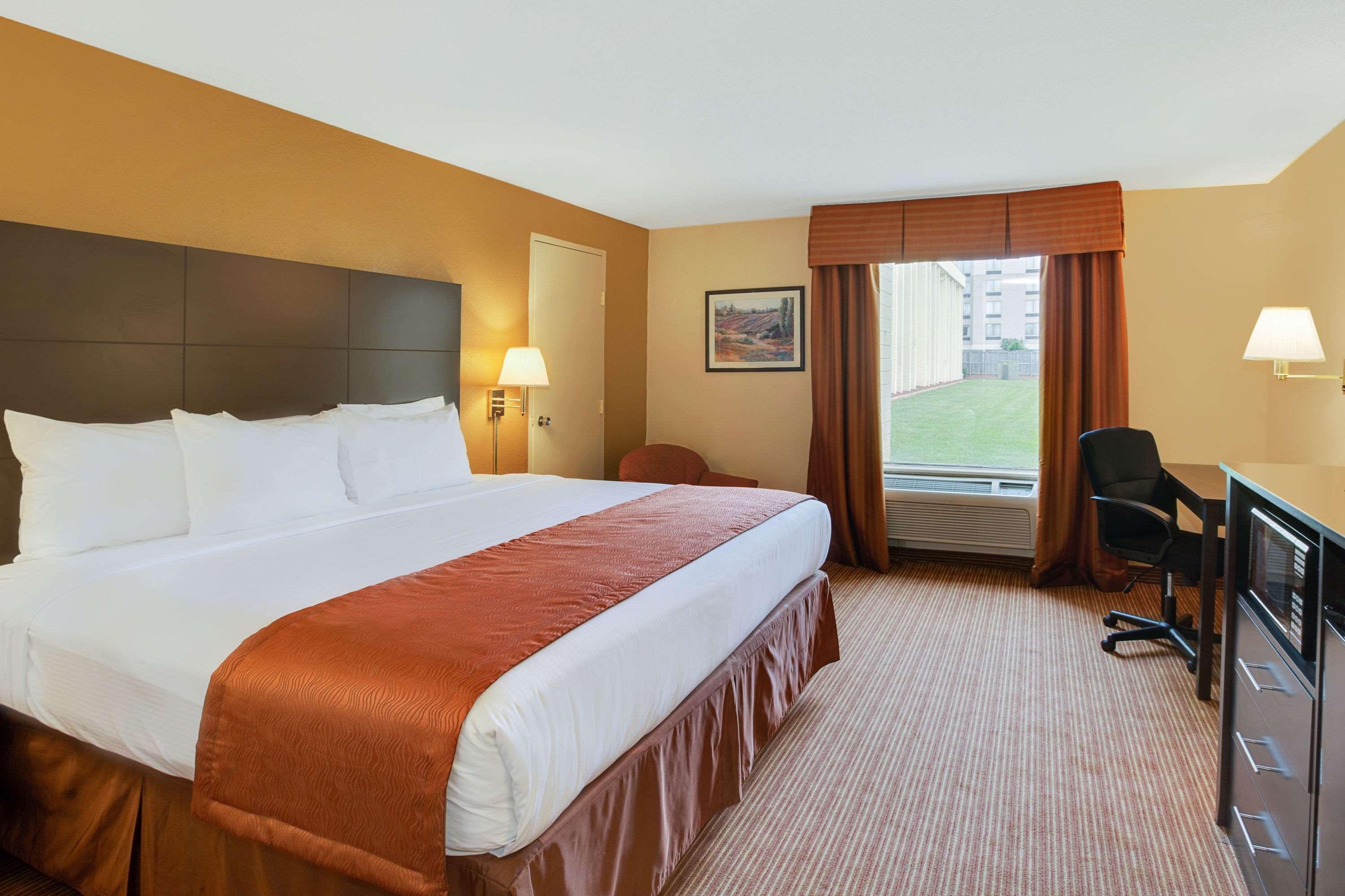 Baymont By Wyndham Charlotte-airport Coliseum 2* Charlotte