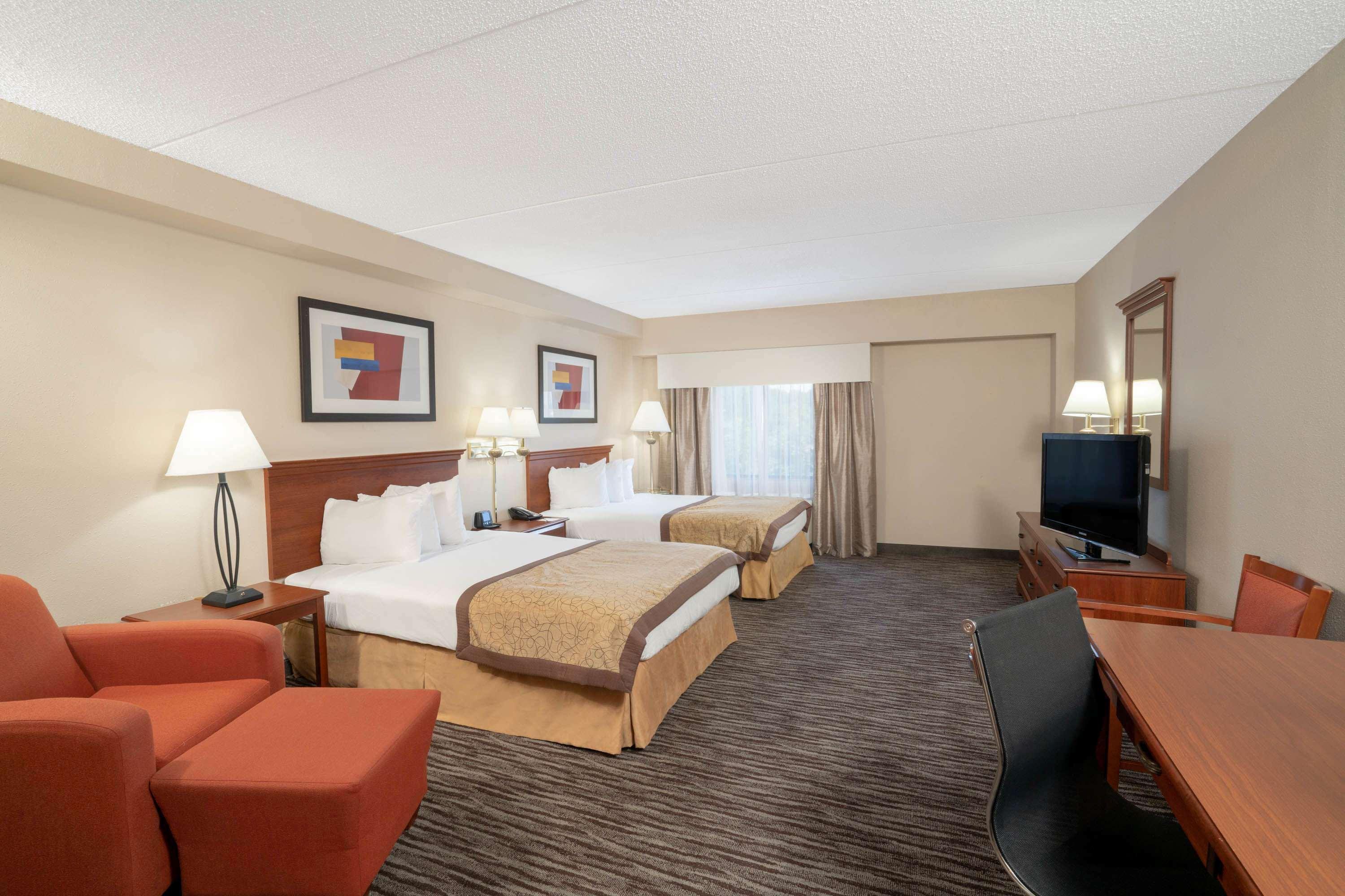 Wingate By Wyndham Airport