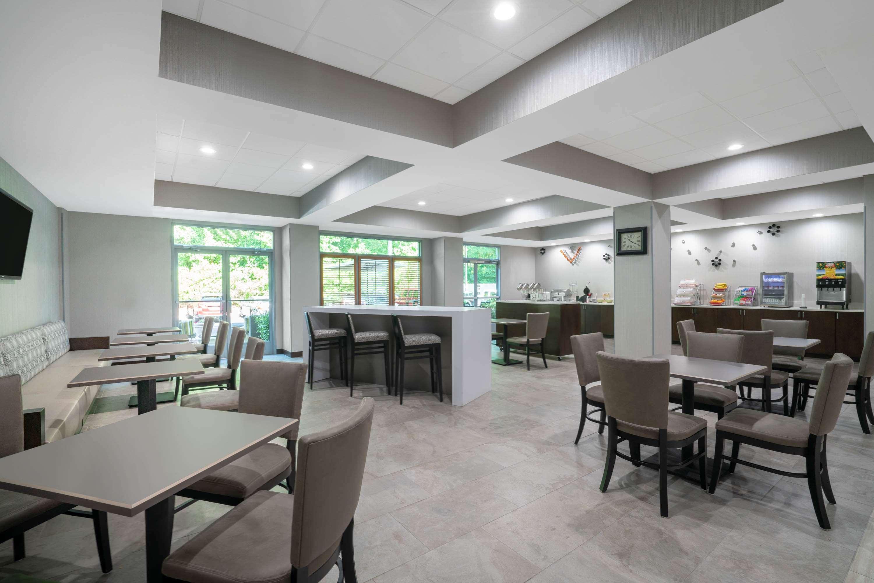 Hotel Wingate By Wyndham Airport 3*
