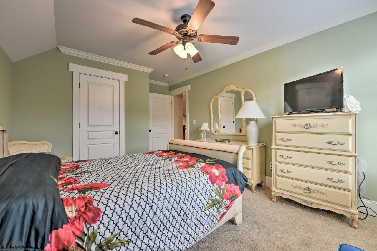 With Deck In Noda District Near Unc! Holiday home Charlotte