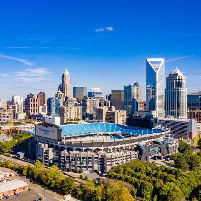 Rare Find! Cheerful & Spacious Ready For You! 4*