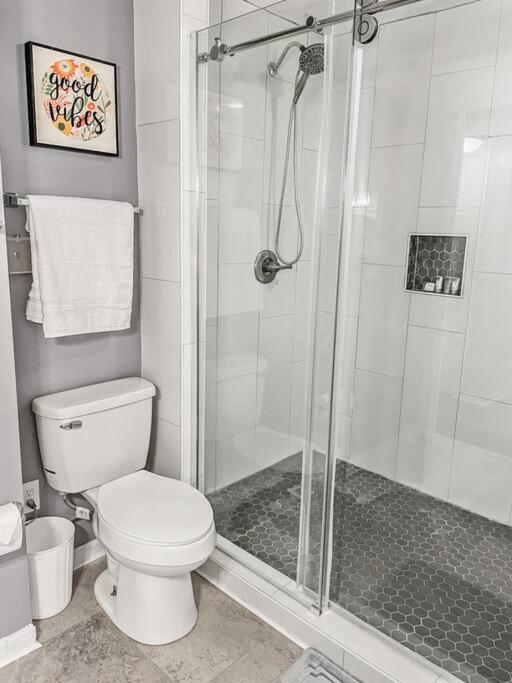 Rare Find! Cheerful & Spacious Ready For You! 4*