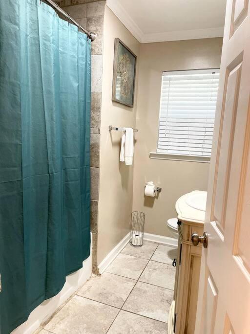 Cozy Escape ◉ King Sized Bed And Fast Wifi Awaits! Holiday home *