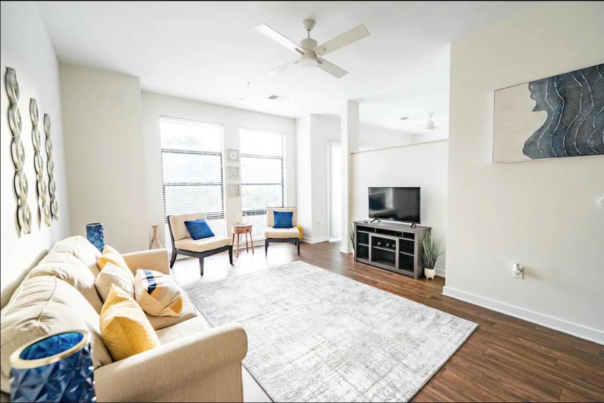 Luxury Uptown Wi-fi Gym Pool Shops Food! 228 * Charlotte