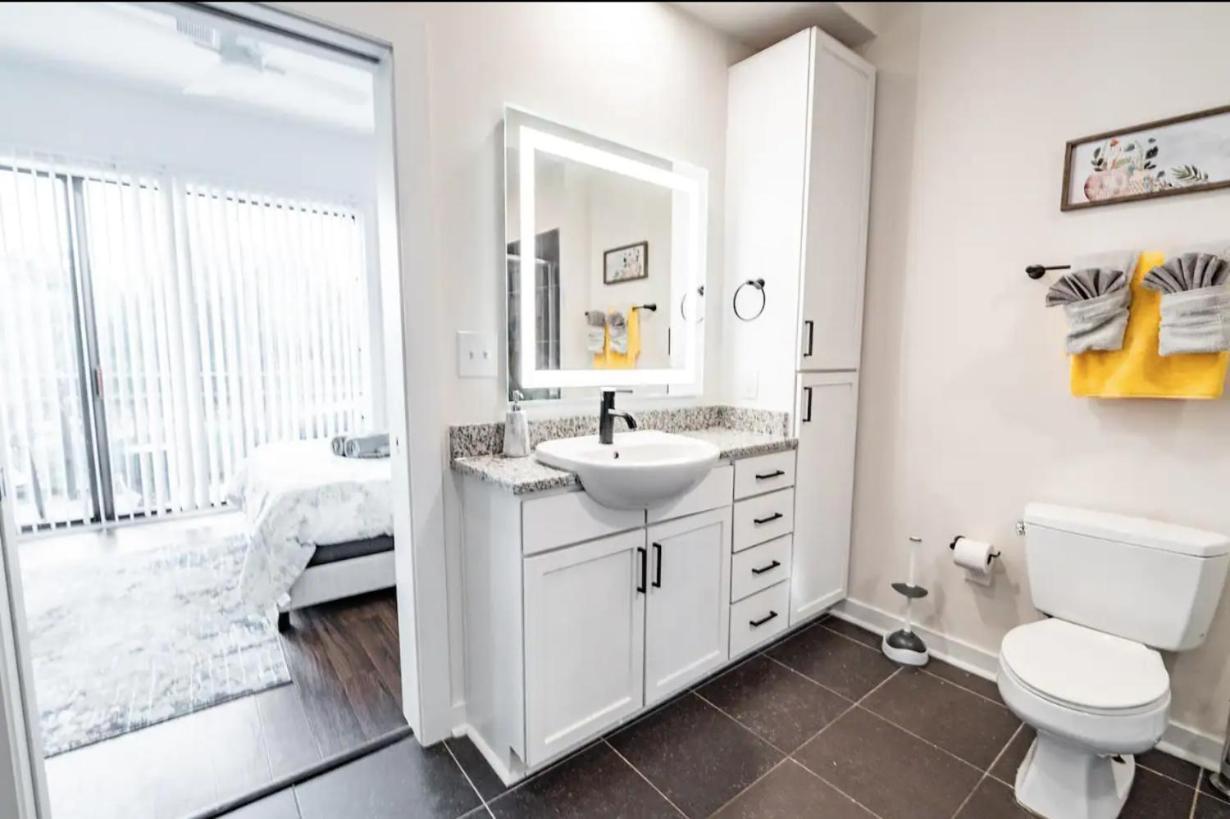 Luxury Uptown Wi-fi Gym Pool Shops Food! 228 Charlotte