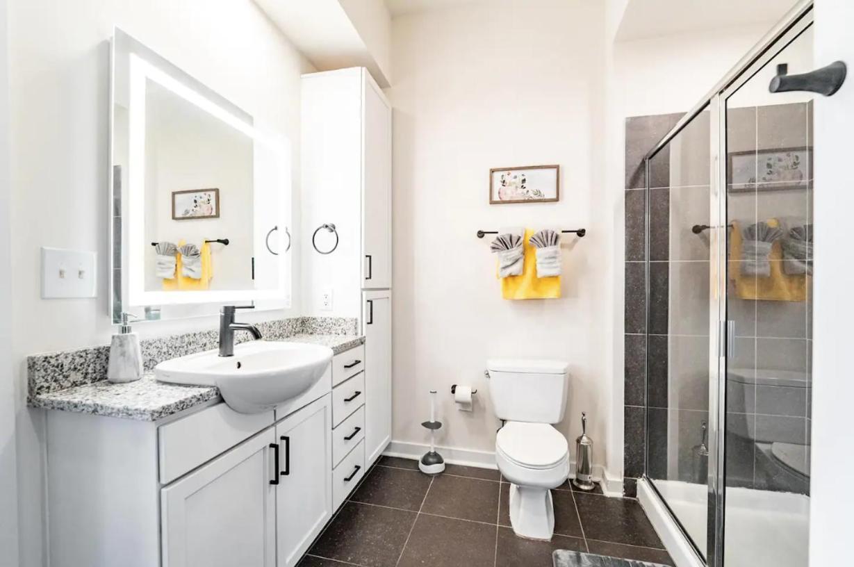 Luxury Uptown Wi-fi Gym Pool Shops Food! 228 Charlotte