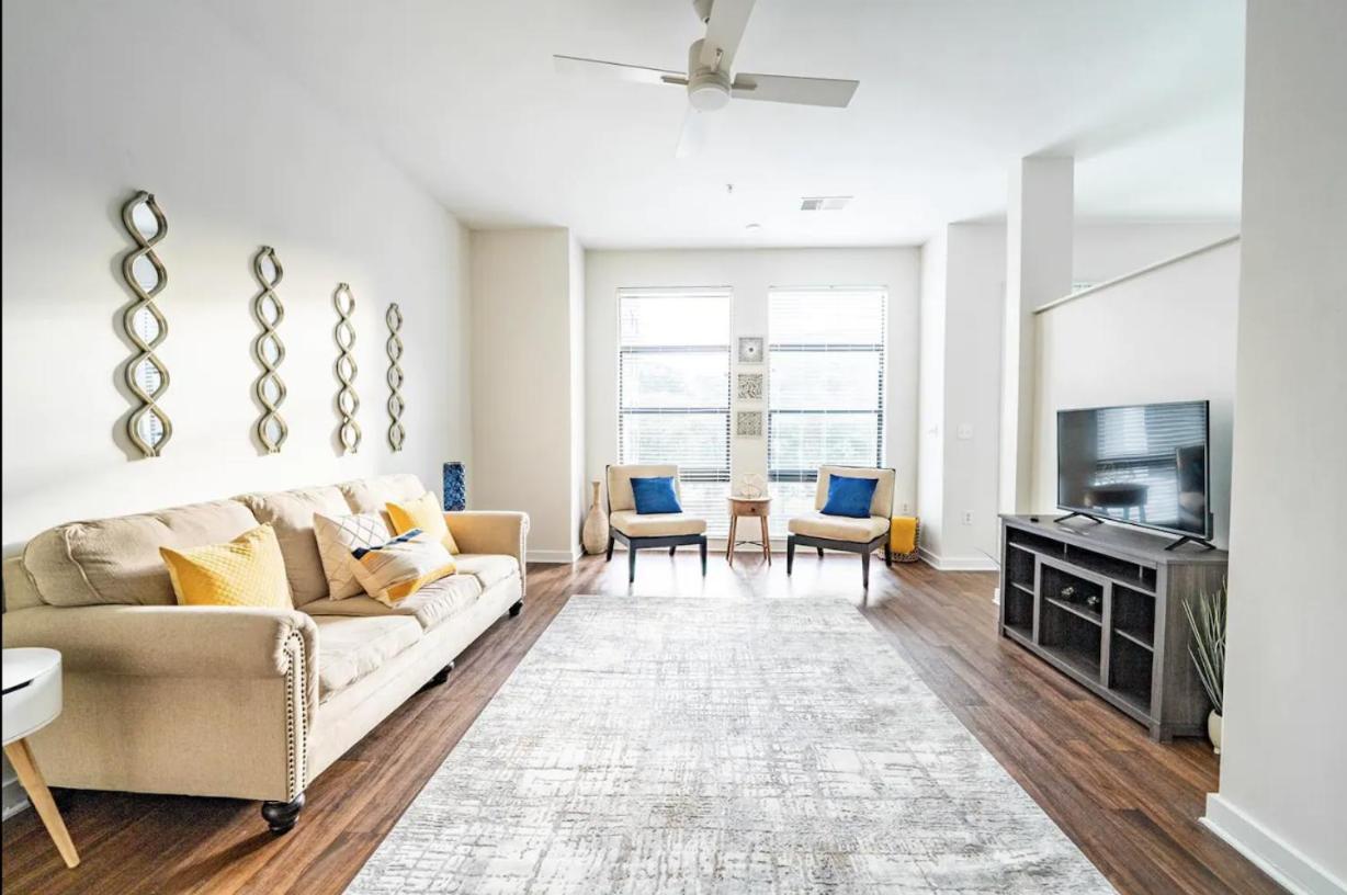 Luxury Uptown Wi-fi Gym Pool Shops Food! 228 Charlotte