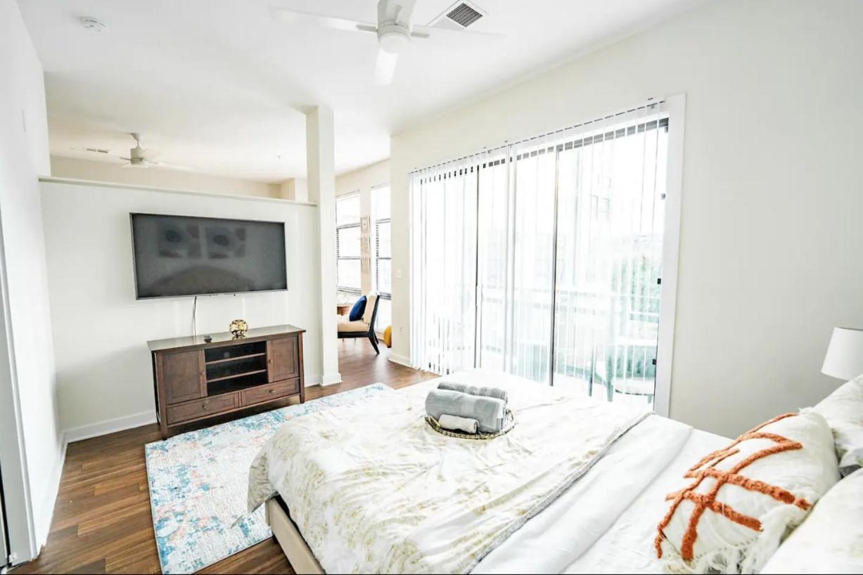 Luxury Uptown Wi-fi Gym Pool Shops Food! 228 Charlotte