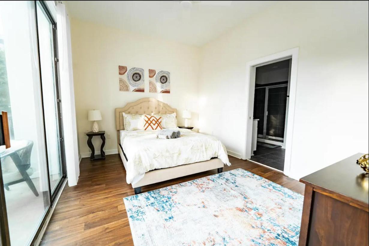 Apartment Luxury Uptown Wi-fi Gym Pool Shops Food! 228 Charlotte