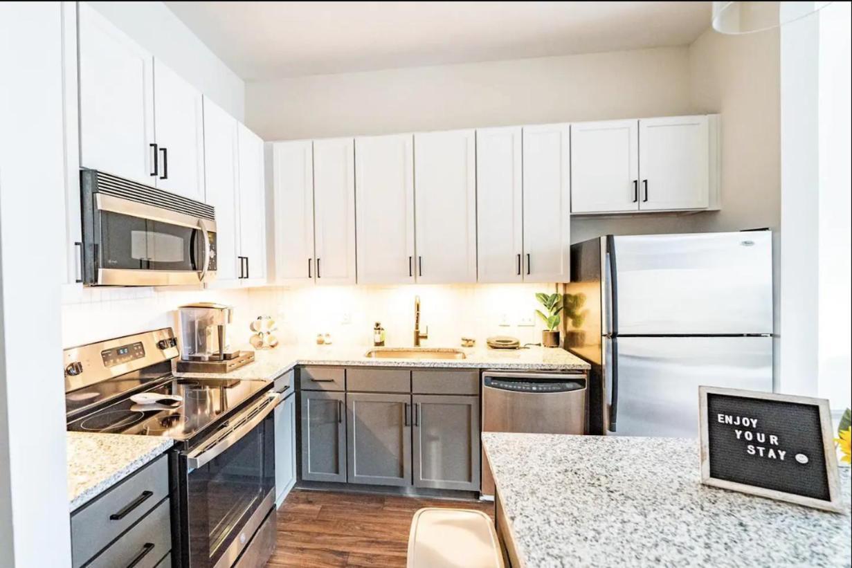 Apartment Luxury Uptown Wi-fi Gym Pool Shops Food! 228 Charlotte