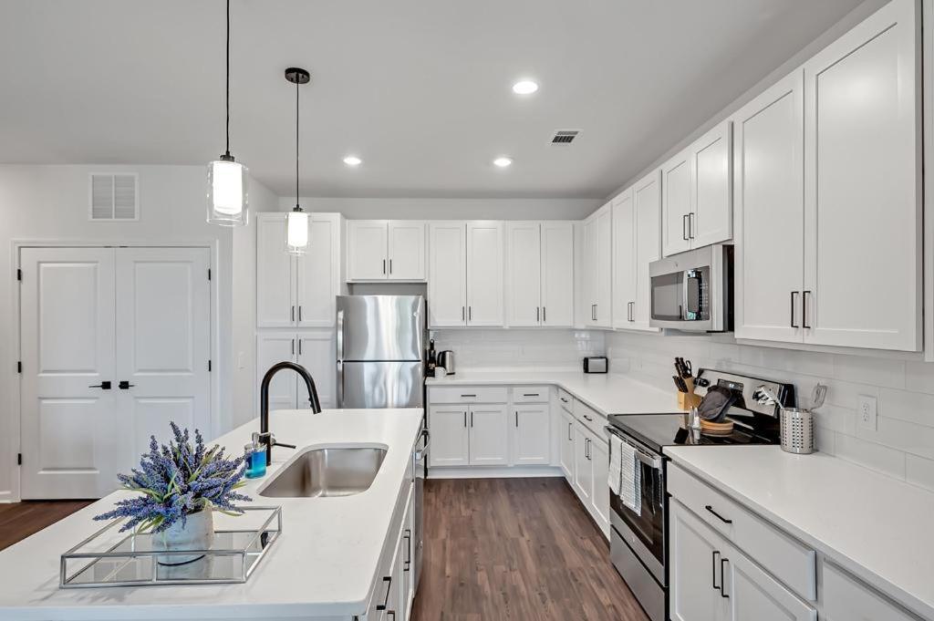 Charming New Building 2br W Gym And Parking 305 * Charlotte
