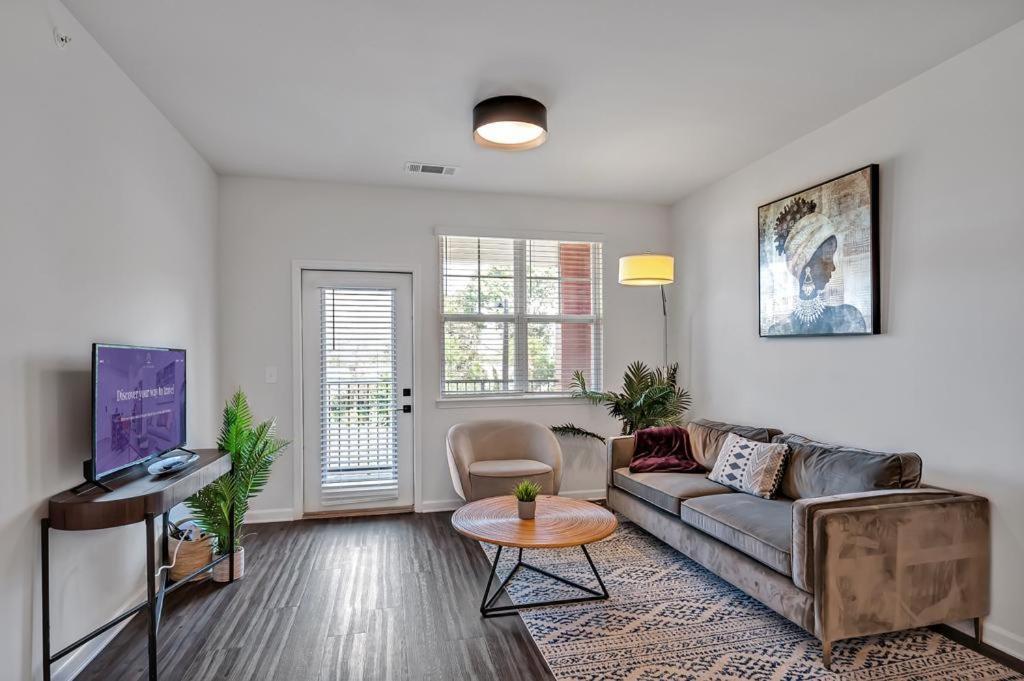 Charming New Building 2br W Gym And Parking 305 * Charlotte