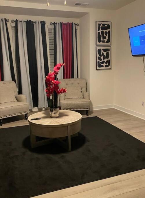 Apartment Luxurious 3 Story Townhome