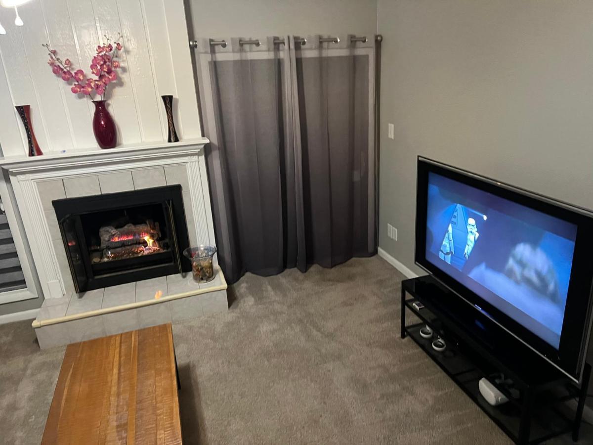Large Bedroom With 2 Queen Bed - Not Entire Place *