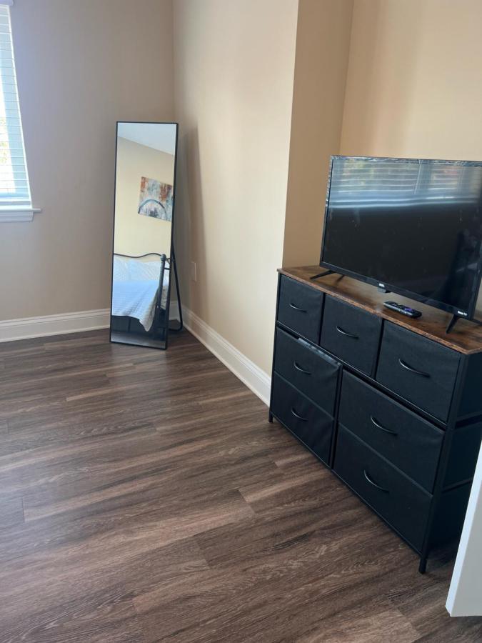 Spacious 2 Bed, 2 Bath Uptown Gem In The Heart Of The City-parking-wi-fi-balcony-walk To Boa Stadium Apartment