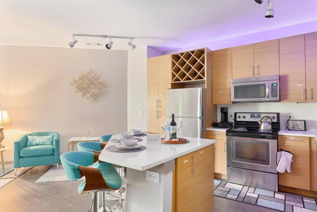 Dt Charm With Pool,gym,wine,wkspace, Free Parking Apartment Charlotte
