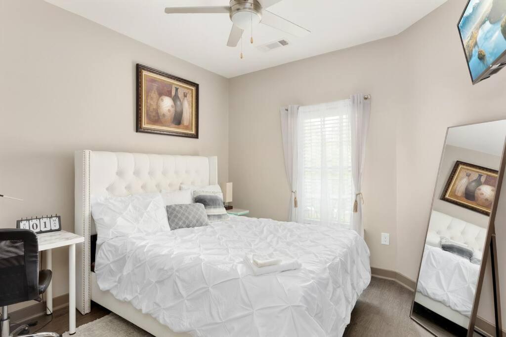 Dt Charm With Pool,gym,wine,wkspace, Free Parking