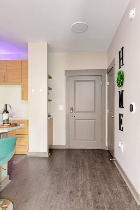 Dt Charm With Pool,gym,wine,wkspace, Free Parking *