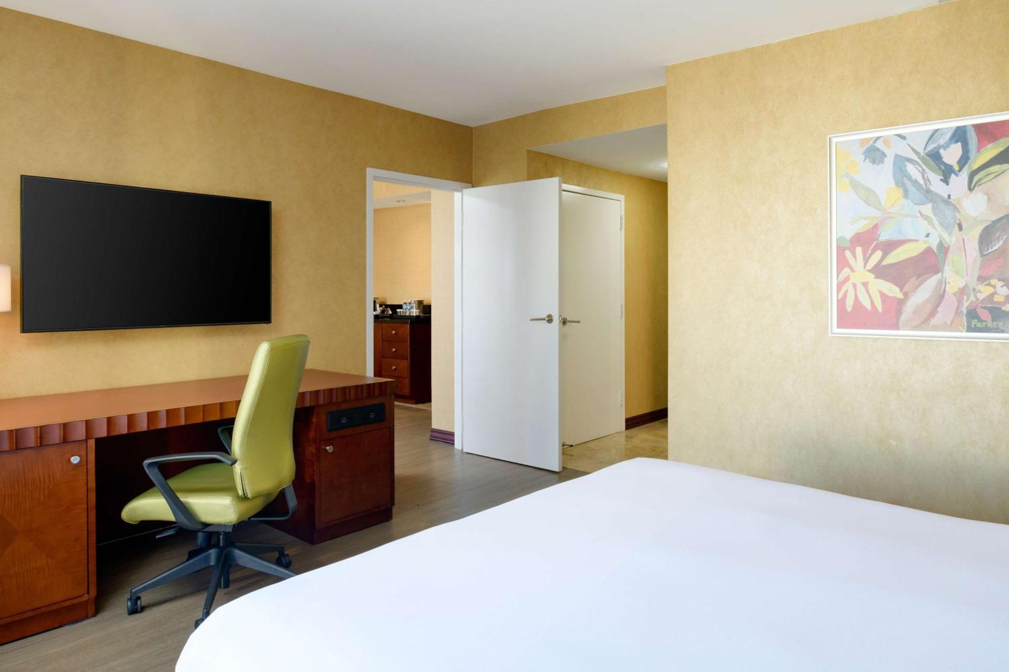 Hotel Hilton Uptown 4*