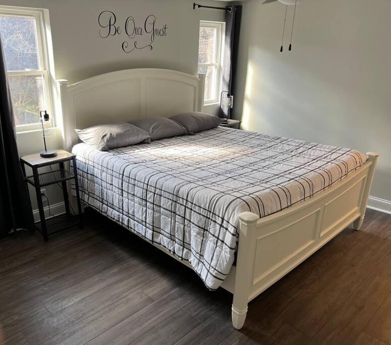 Newly Renovated Cute 3 Bedroom 2 Bath