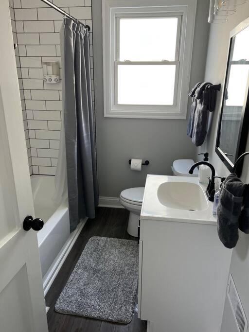 Newly Renovated Cute 3 Bedroom 2 Bath Holiday home Charlotte