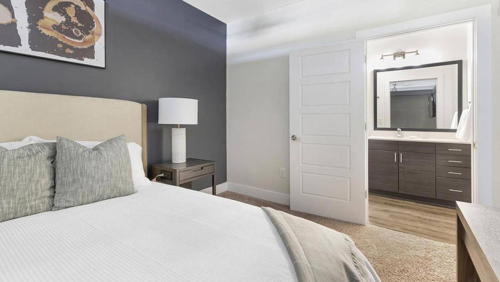 Apartment Landing - Modern With Amazing Amenities *