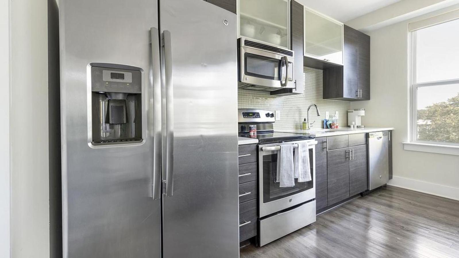 Landing - Modern With Amazing Amenities *