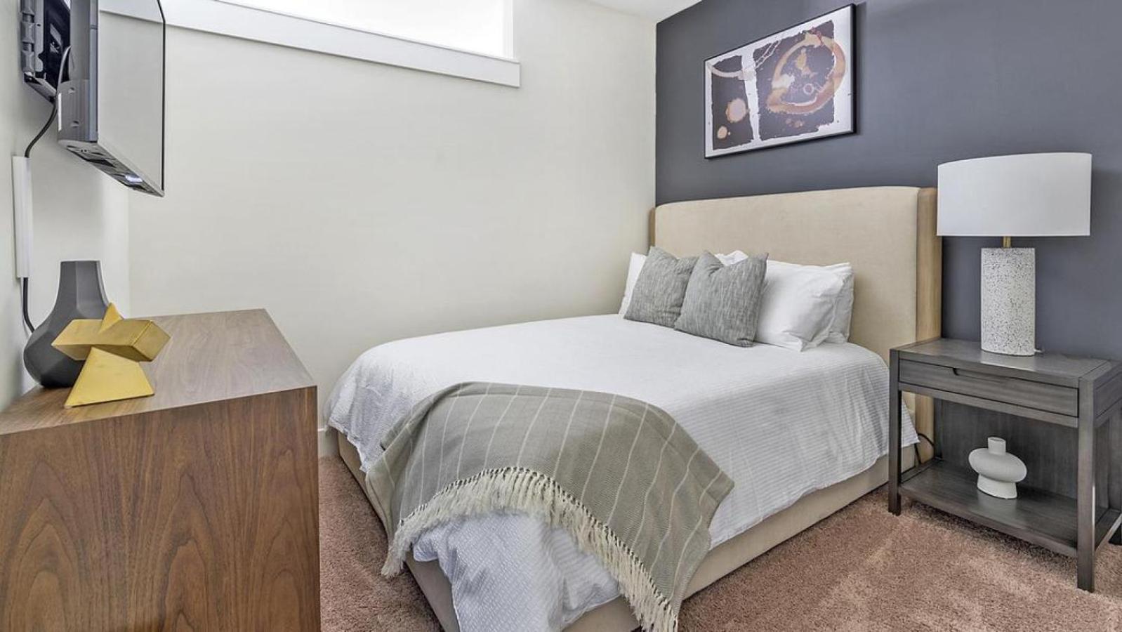 Apartment Landing - Modern With Amazing Amenities