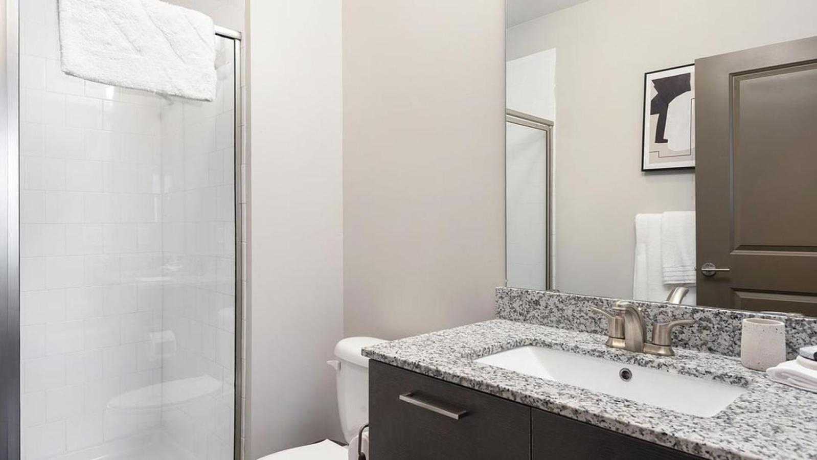 Apartment Landing - Modern With Amazing Amenities *