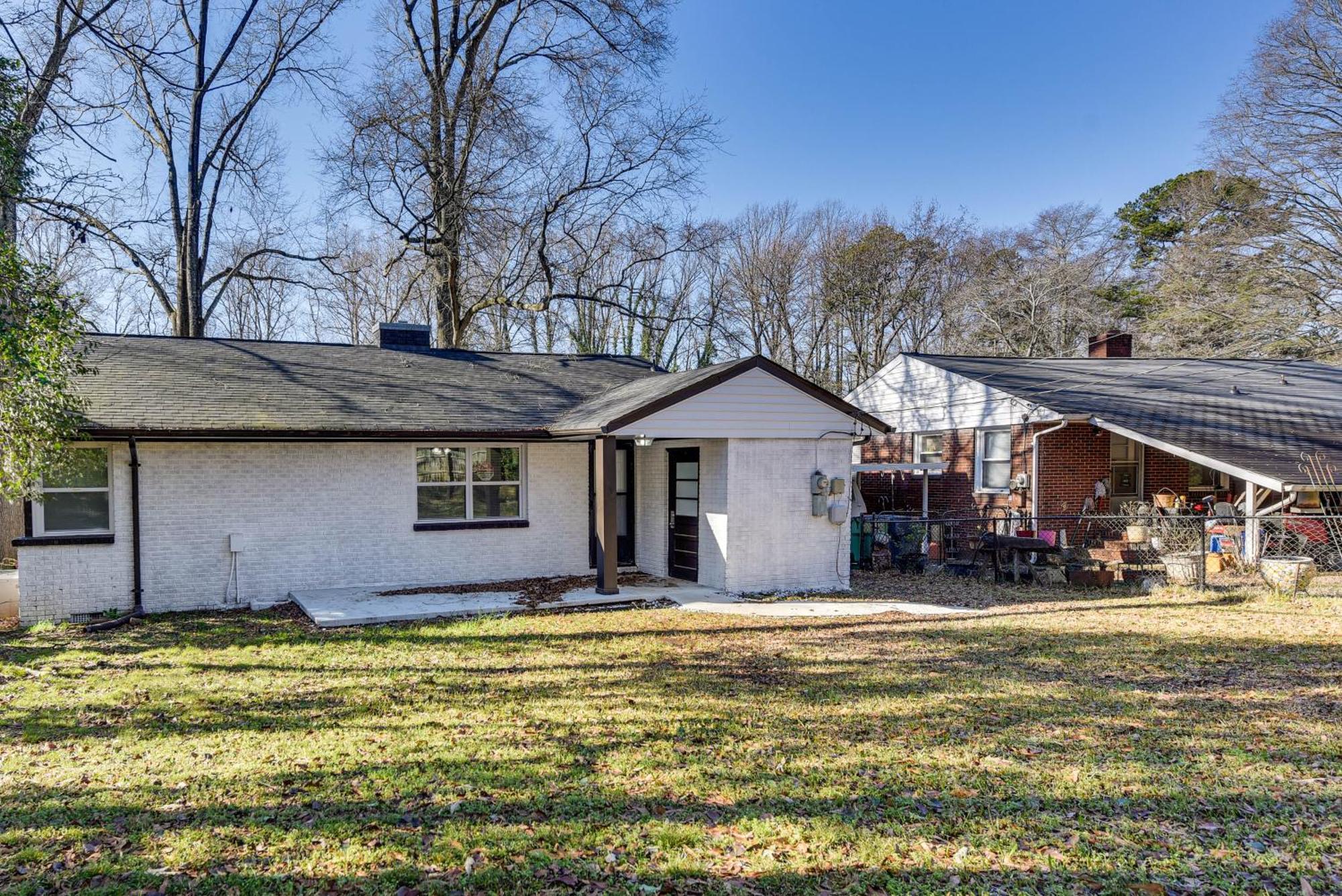 Holiday home Updated With Yard About 3 Mi To Uptown!