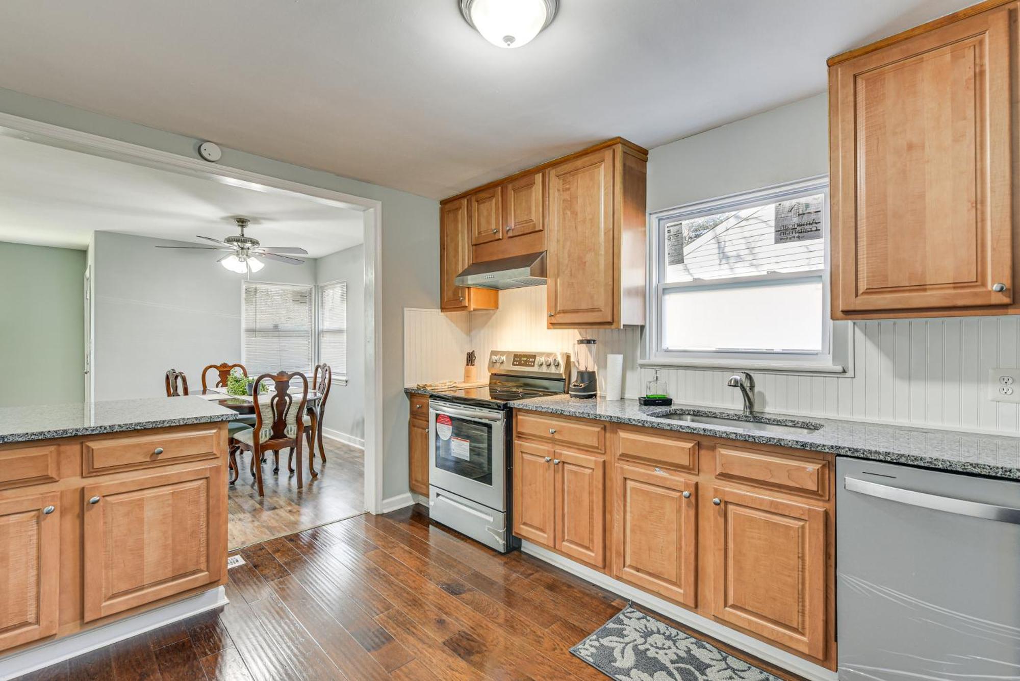 Holiday home Updated With Yard About 3 Mi To Uptown! Charlotte