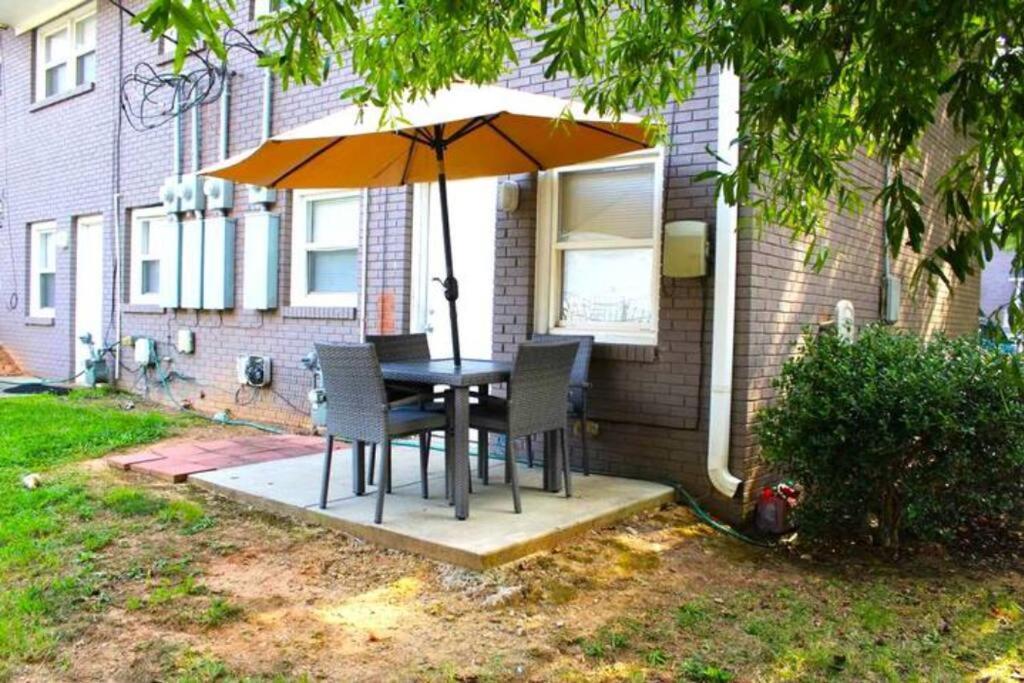 5 Min Uptown I Fast Wi-fi & Private Patio * Charlotte