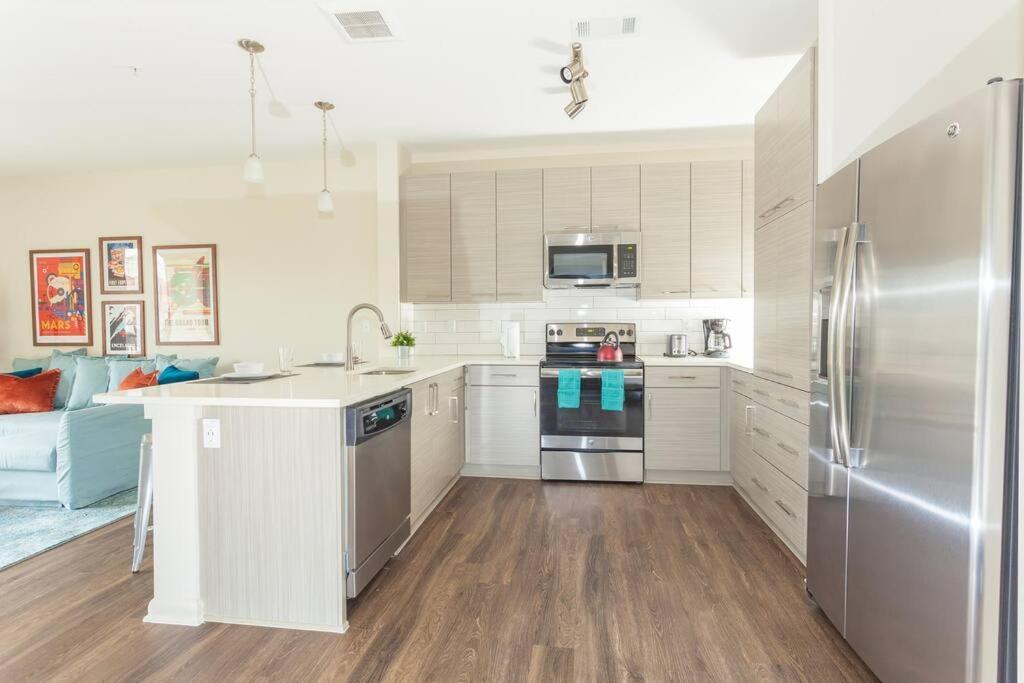 League Flats Uptown At West Trade Street Apartment *