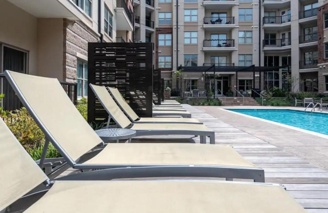 Apartment League Flats Uptown At West Trade Street