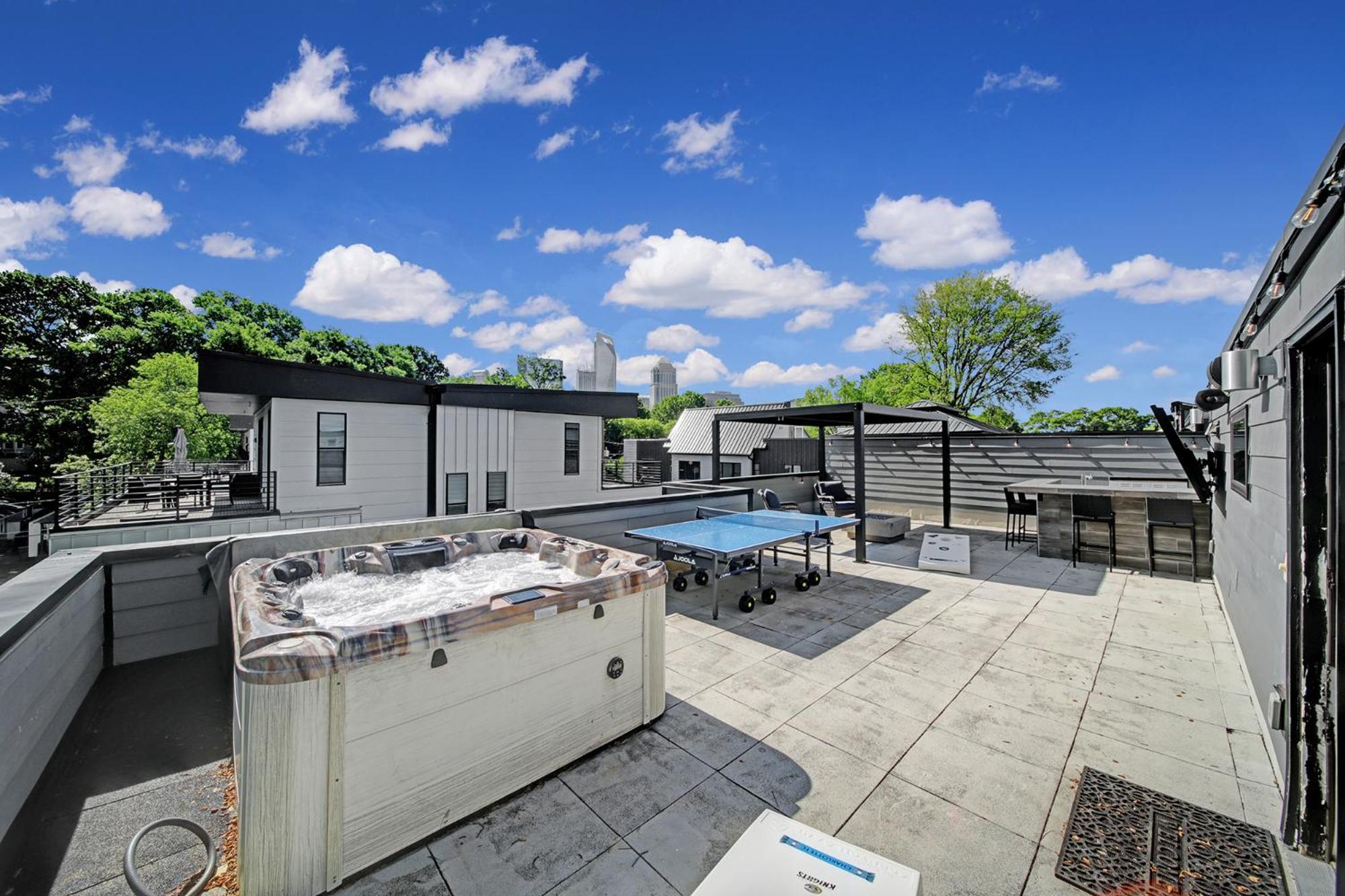 Holiday home 906 Westbrook B Views Rooftop Hot Tub And Short Walk To Stadium Charlotte