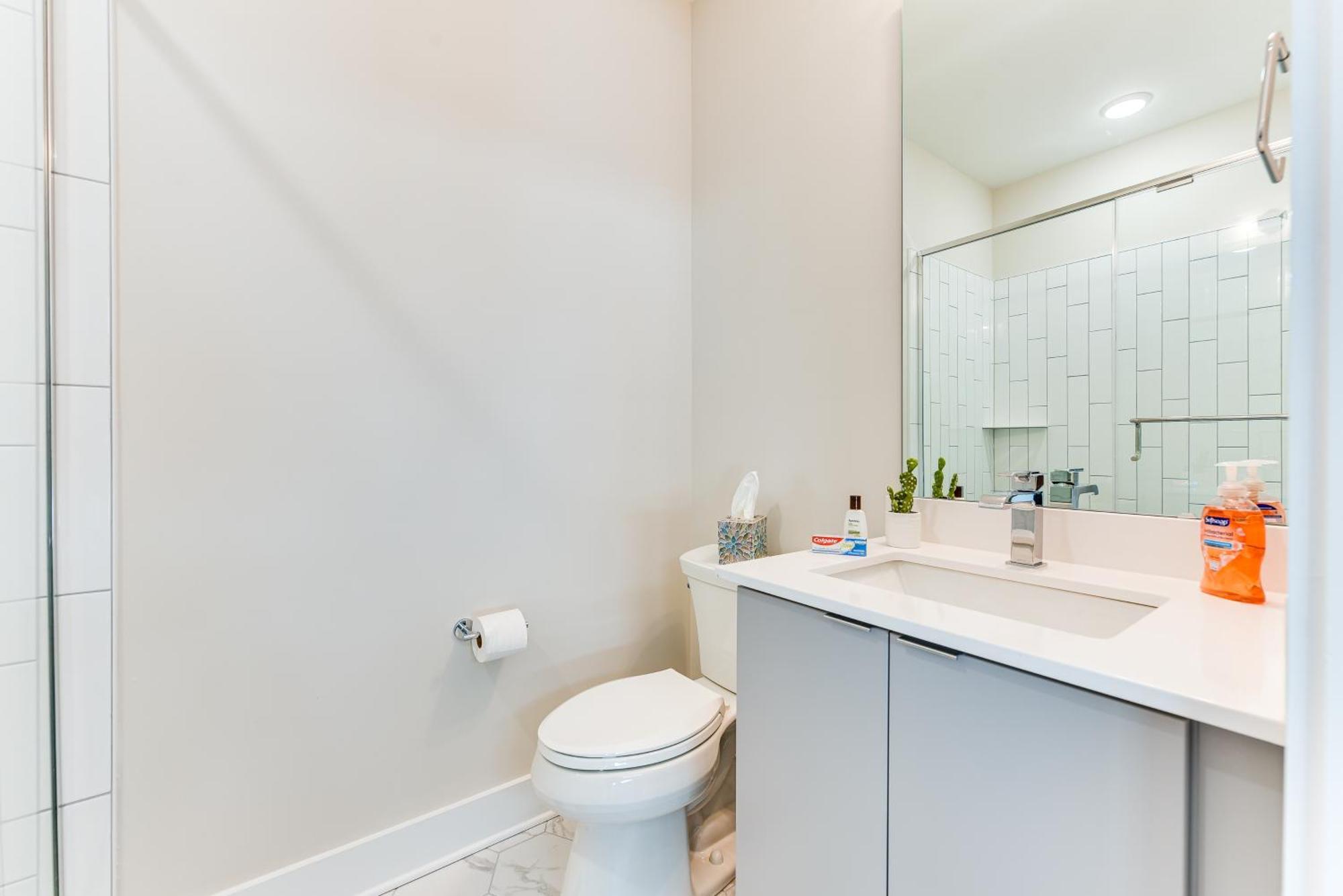Apartment Modern And Stylish 5 Mi To Downtown