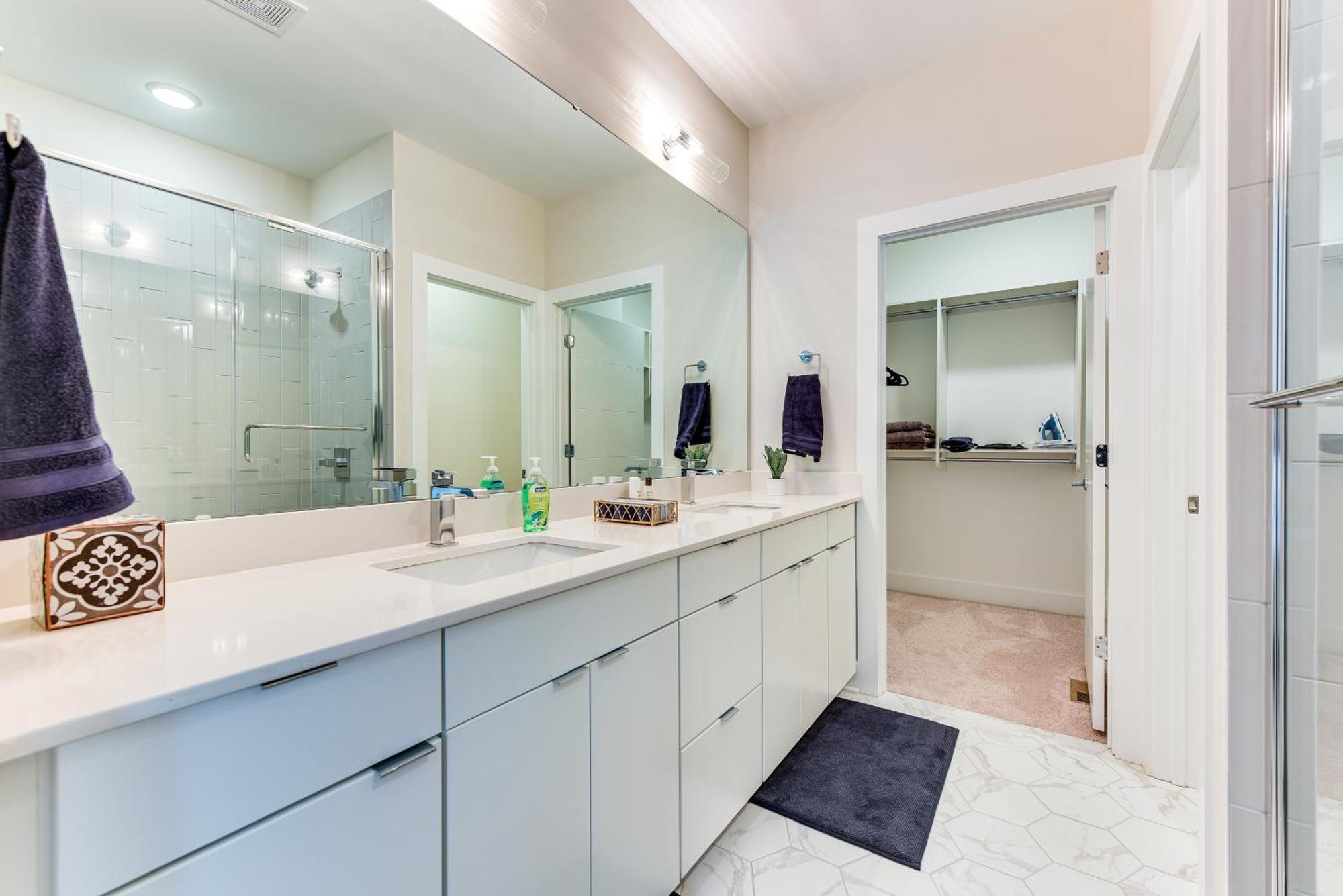 Modern And Stylish 5 Mi To Downtown