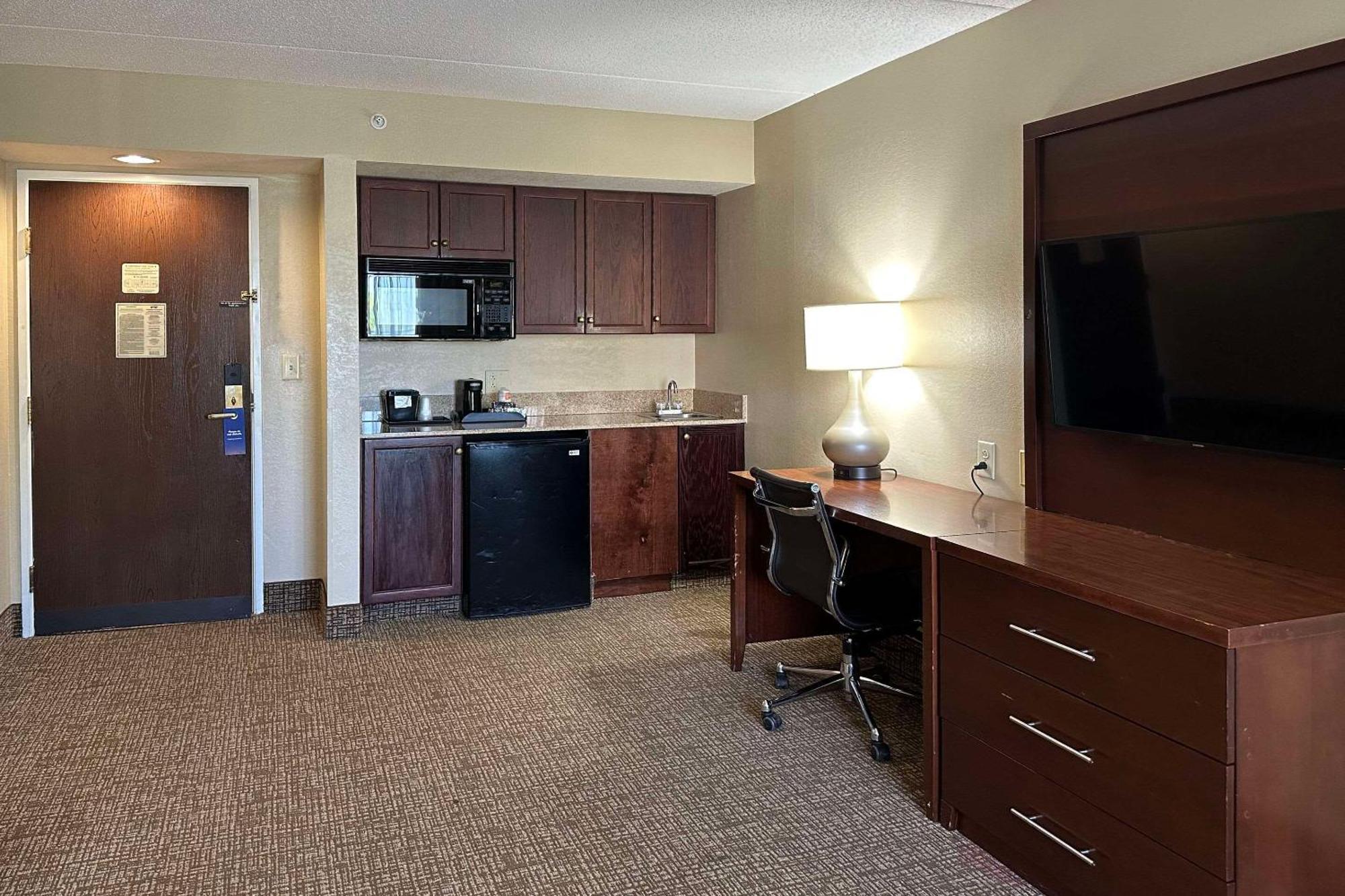 Comfort Airport Hotel 3*