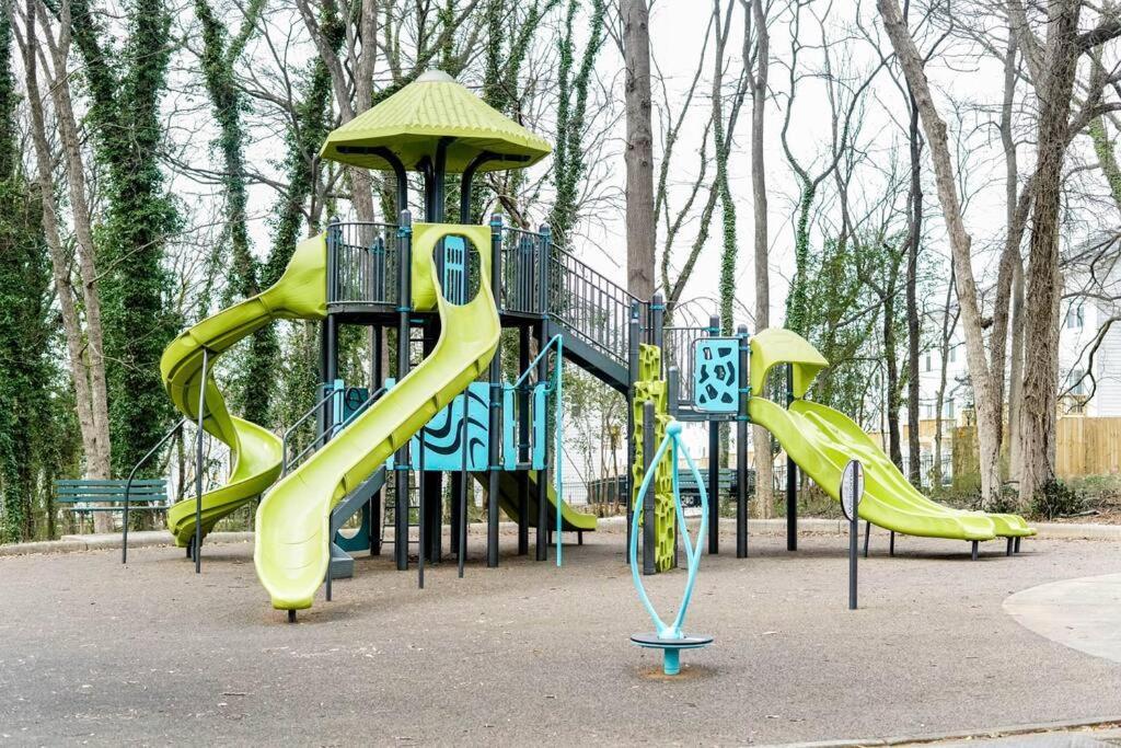 3 Bedroom Townhome Minutes To Uptown Holiday home Charlotte