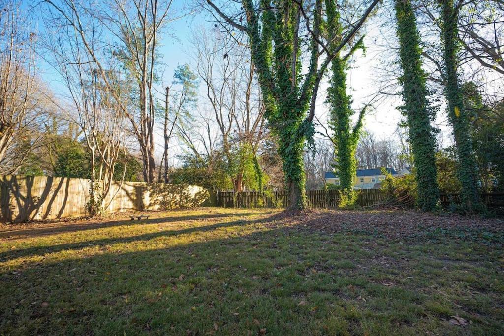 Apartment Comfy 3 Bdrm House+backyard+wi-fi-spacious